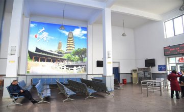 太原东火车站候车大厅北墙灯箱广告位